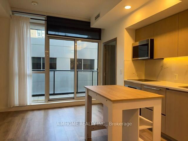 1209 - 38 Widmer Street
