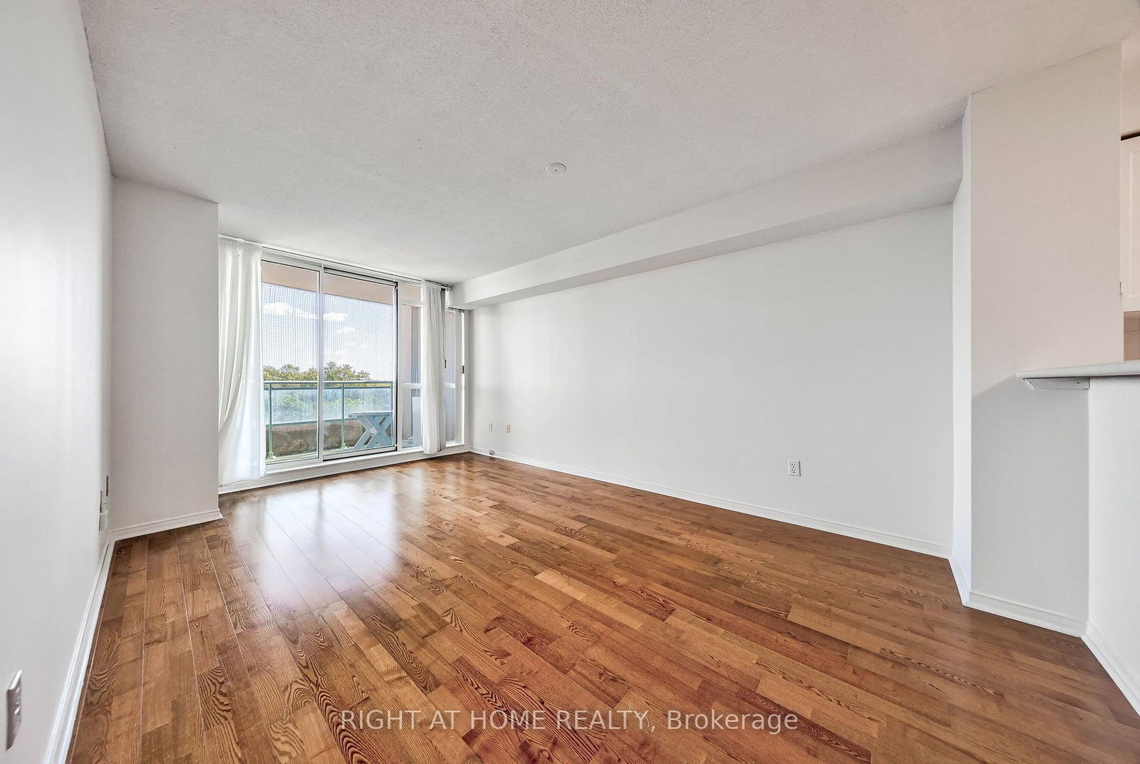 28 Pemberton Avenue • #706 • Toronto, ON photo 19