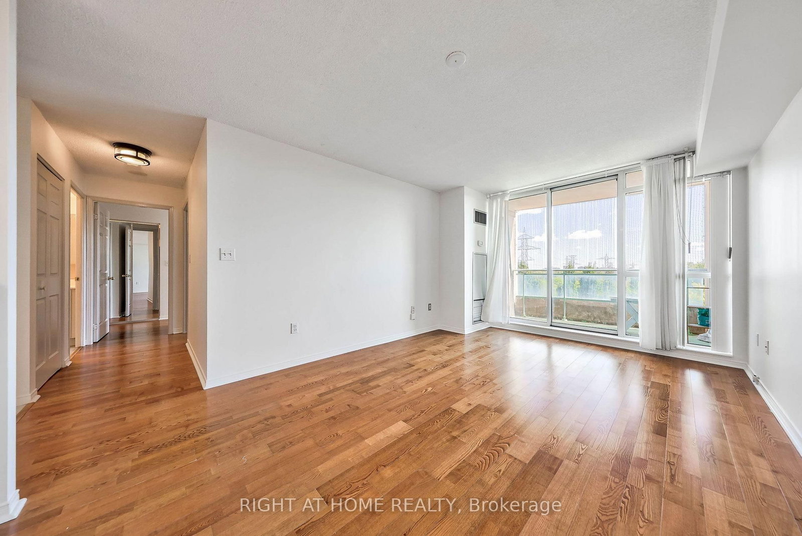 28 Pemberton Avenue • #706 • Toronto, ON photo 20