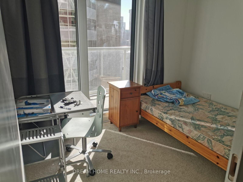 1226 - 230 Simcoe Street