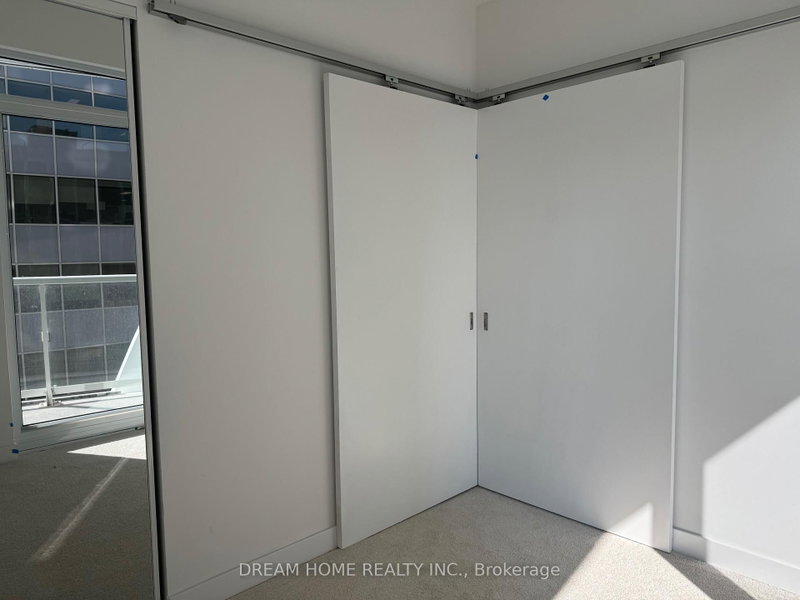 1226 - 230 Simcoe Street