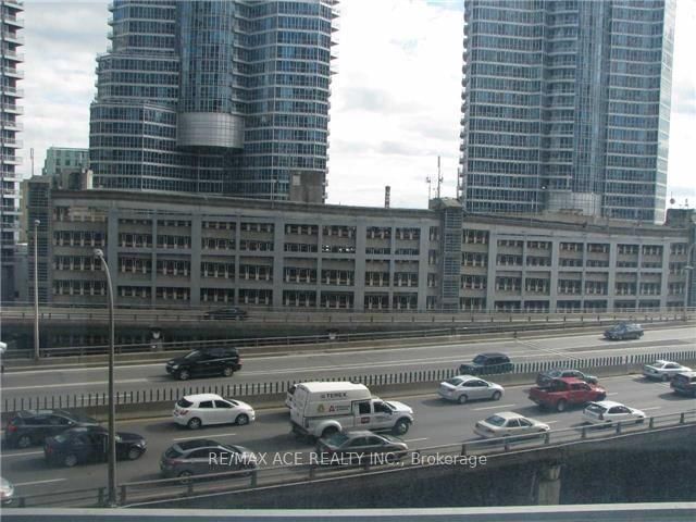 12 York Street • #404 • Toronto, ON photo 10