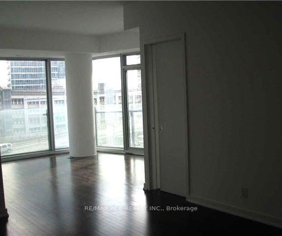 12 York Street • #404 • Toronto, ON photo 2