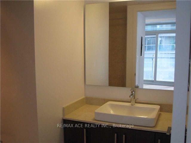 12 York Street • #404 • Toronto, ON photo 7