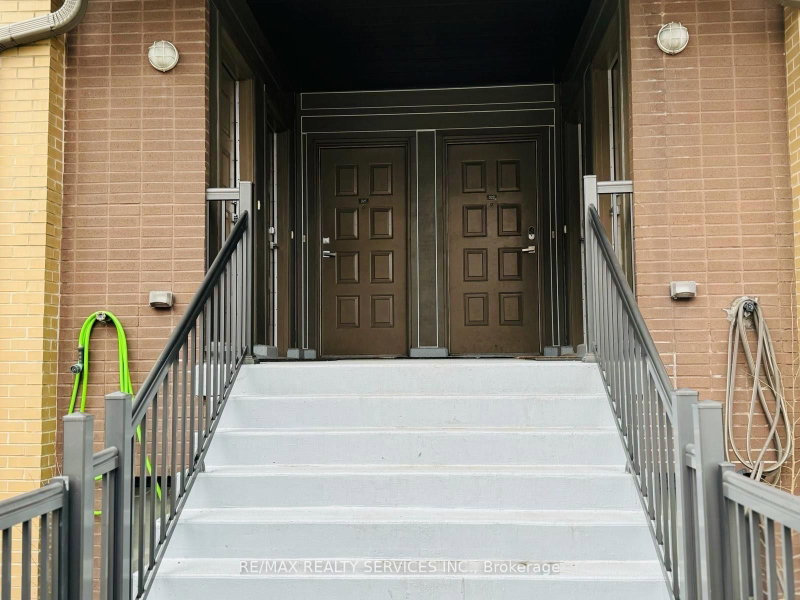 321 - 639 Lawrence Avenue W