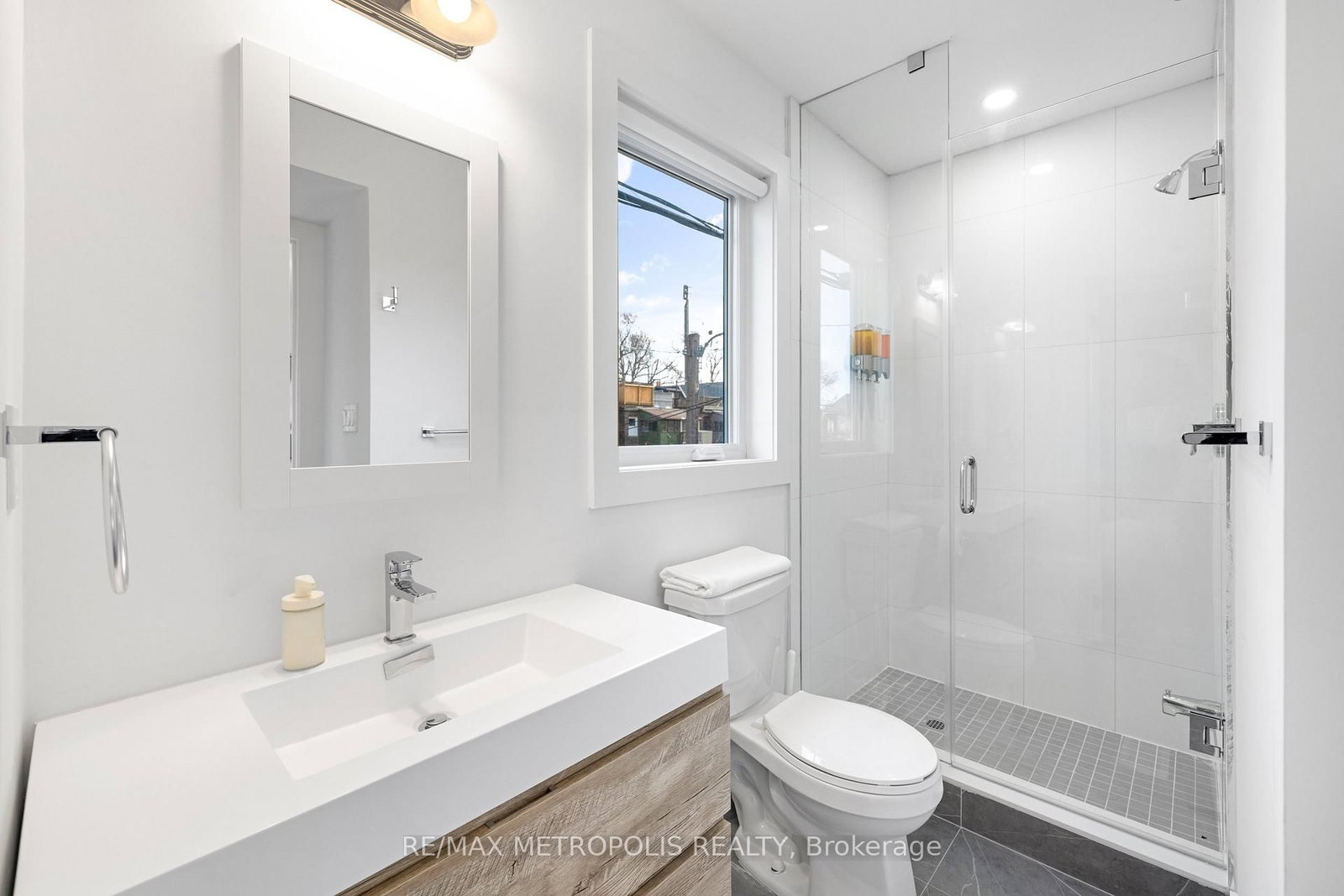 447 Lansdowne Avenue • Toronto, ON photo 45