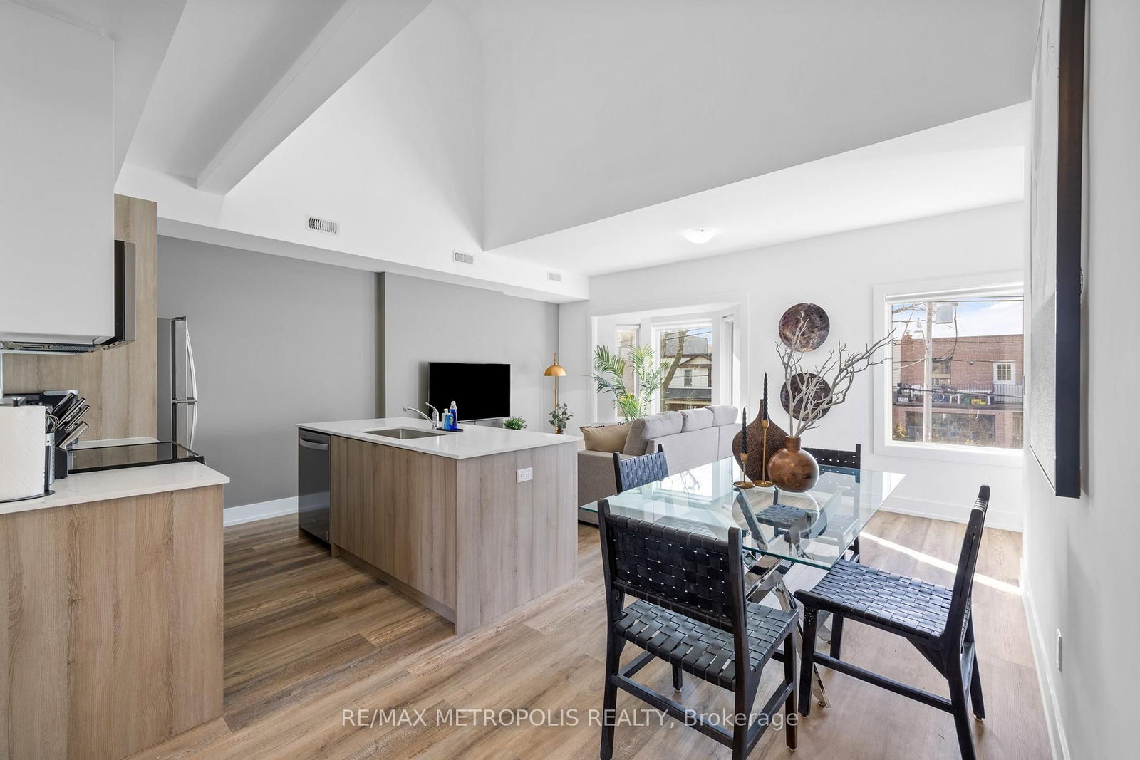 449 Lansdowne Avenue • Toronto, ON photo 2