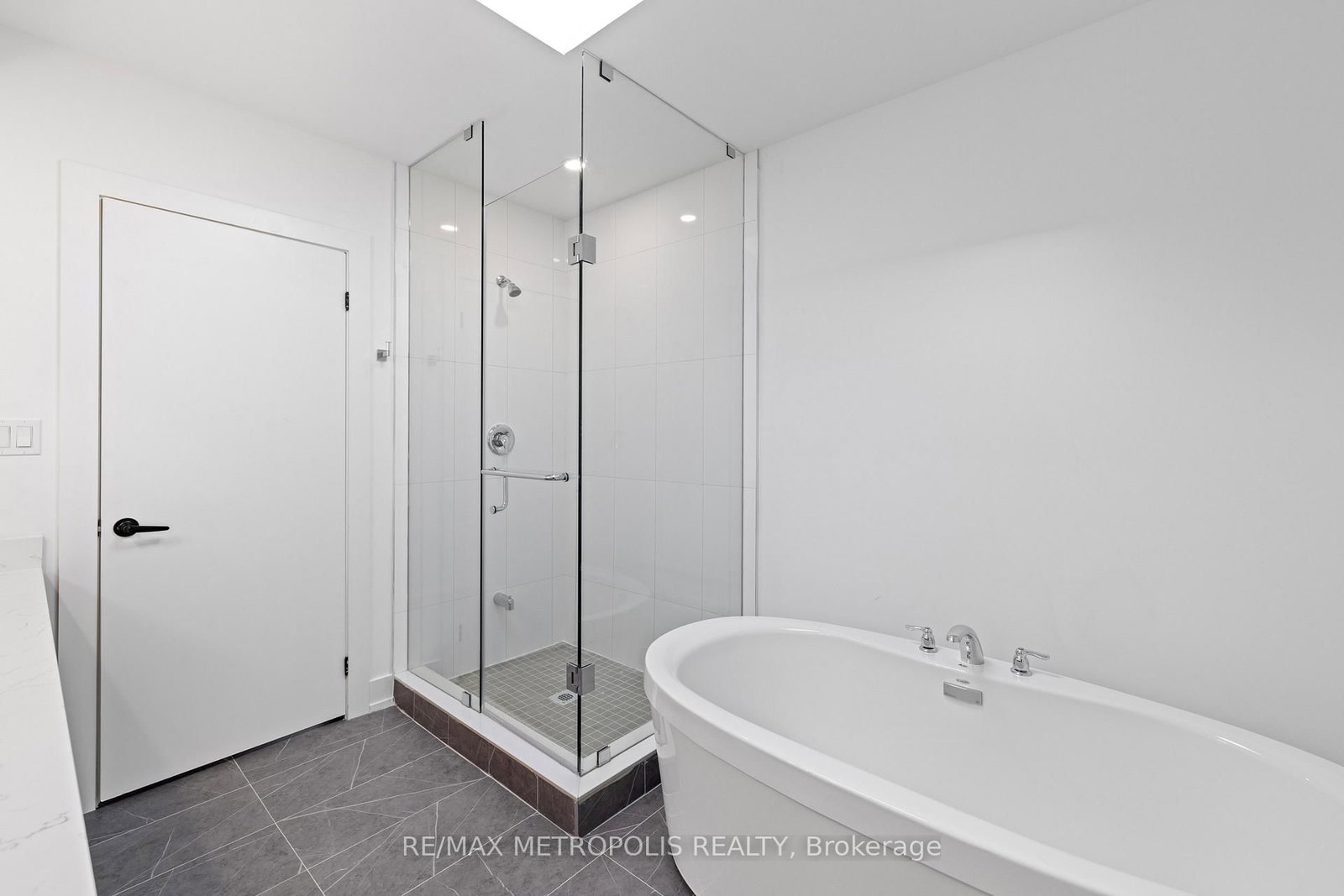 449 Lansdowne Avenue • Toronto, ON photo 8