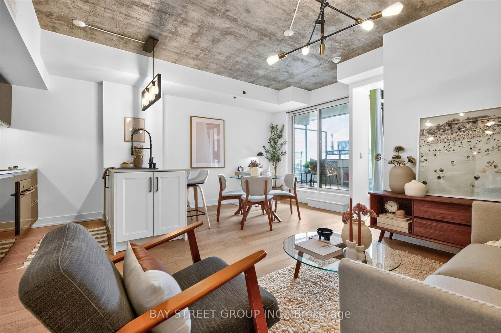 20 minowan miikan Lane W • #211 • Toronto, ON photo 11