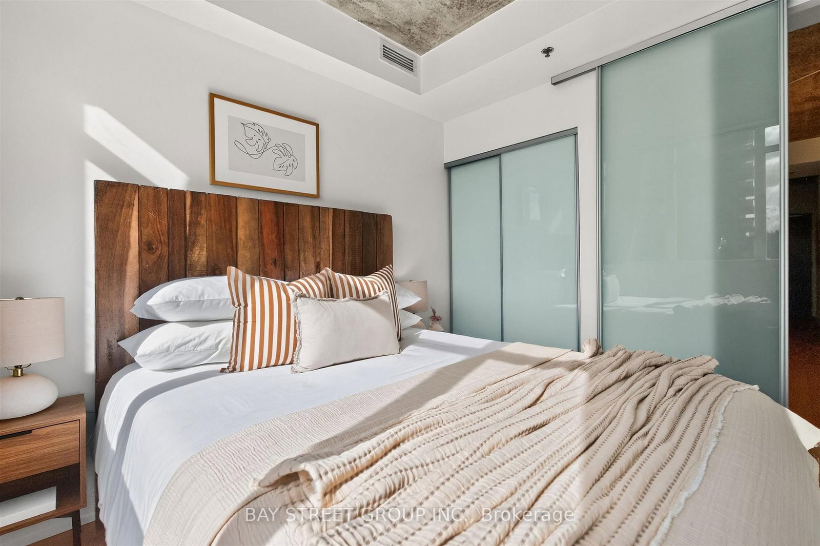20 minowan miikan Lane W • #211 • Toronto, ON photo 15