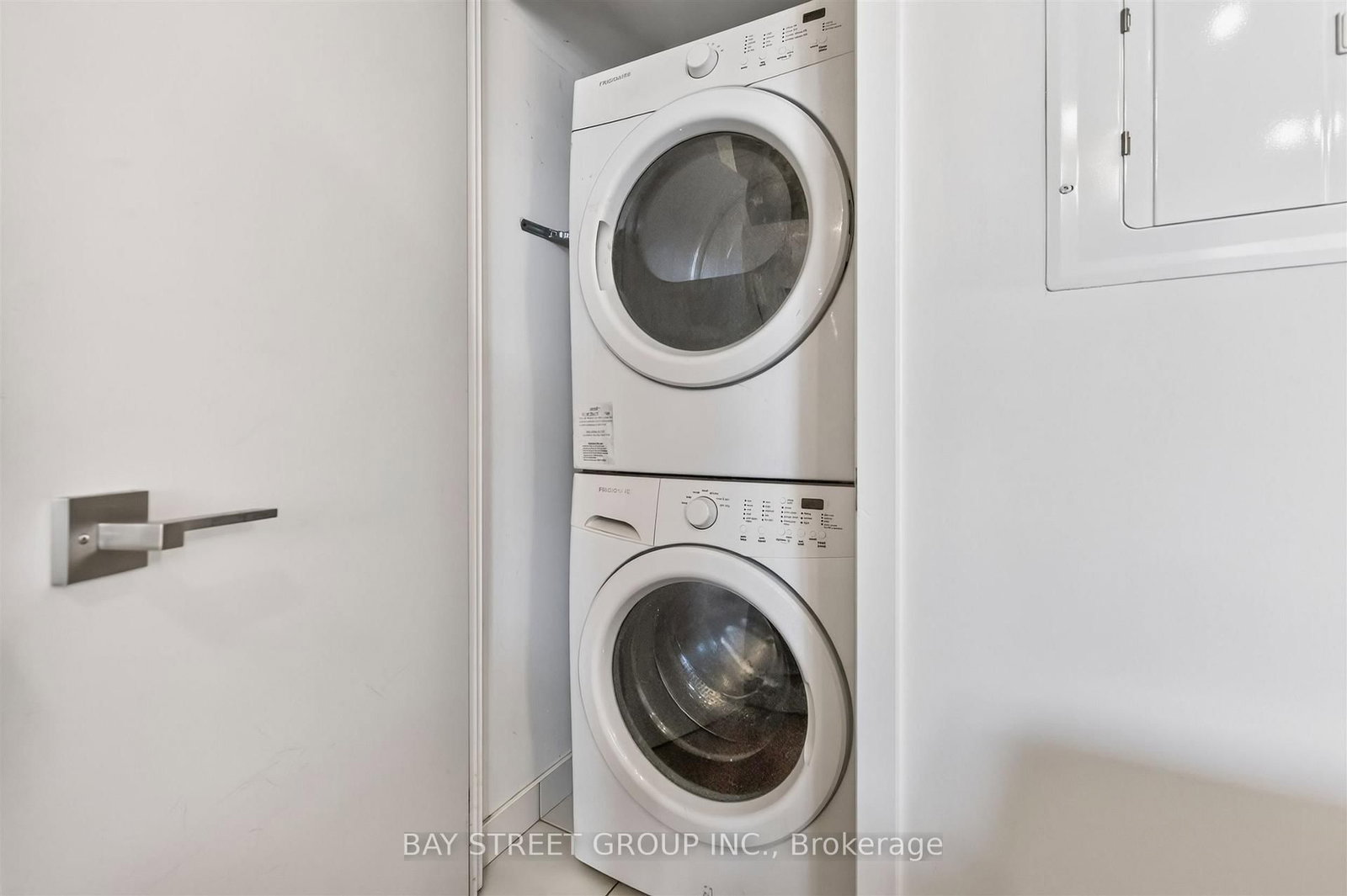 20 minowan miikan Lane W • #211 • Toronto, ON photo 17