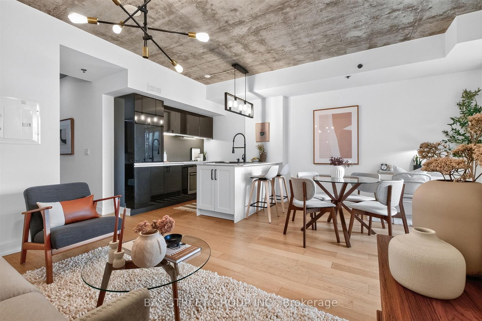 20 minowan miikan Lane W • #211 • Toronto, ON photo 8