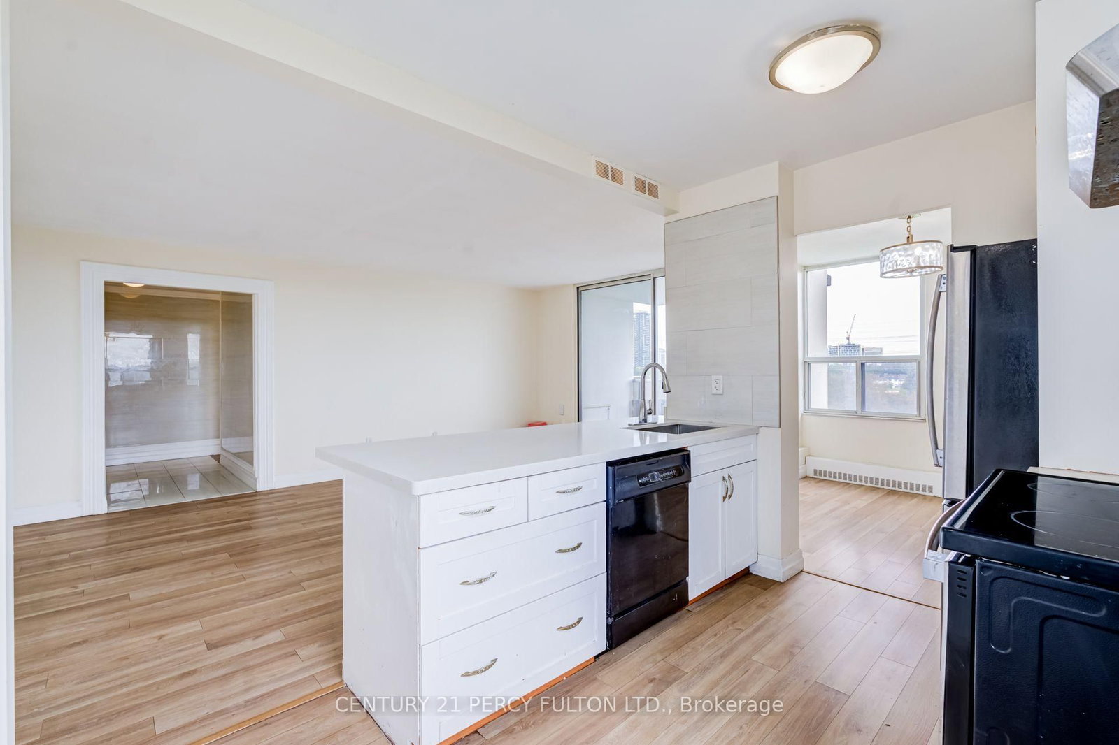 5 Vicora Linkway • ##614 • Toronto, ON photo 19