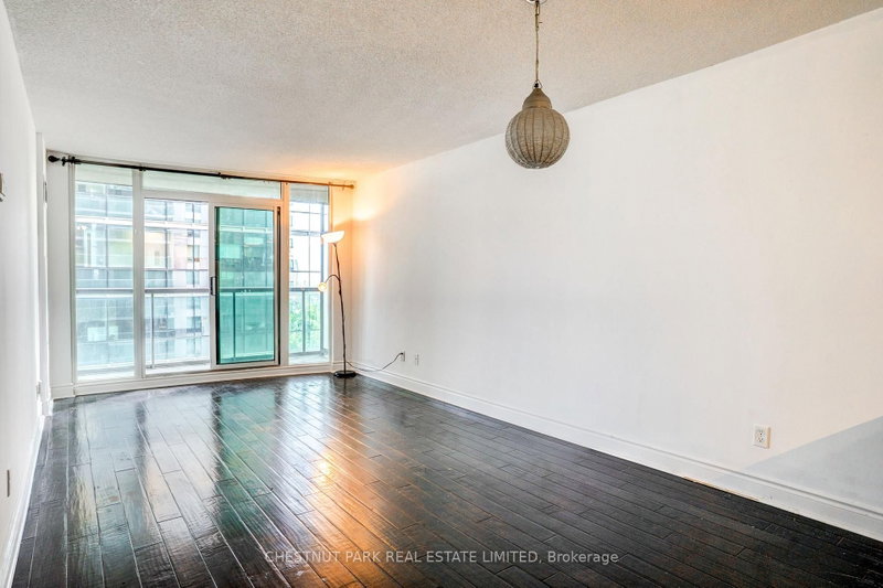 1008 - 30 Grand Trunk Crescent