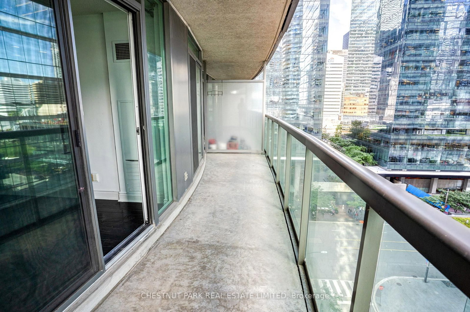 30 Grand Trunk Crescent • #1008 • Toronto, ON photo 24