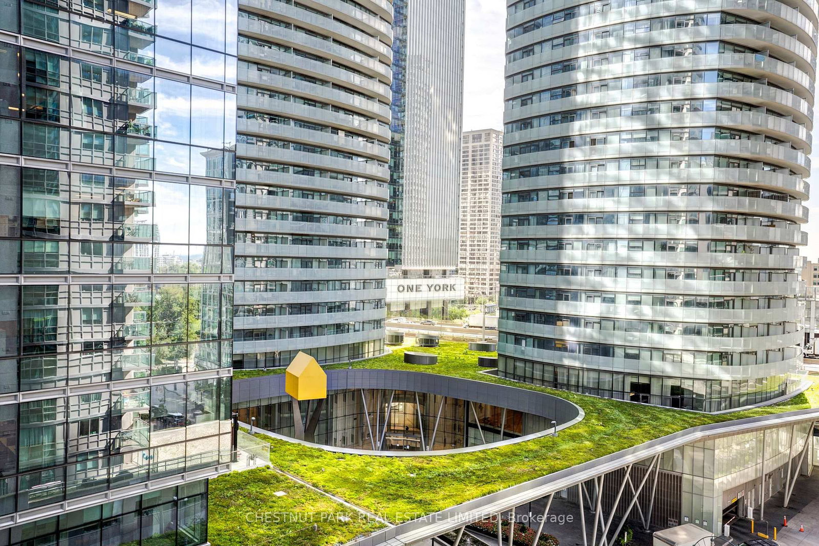 30 Grand Trunk Crescent • #1008 • Toronto, ON photo 25