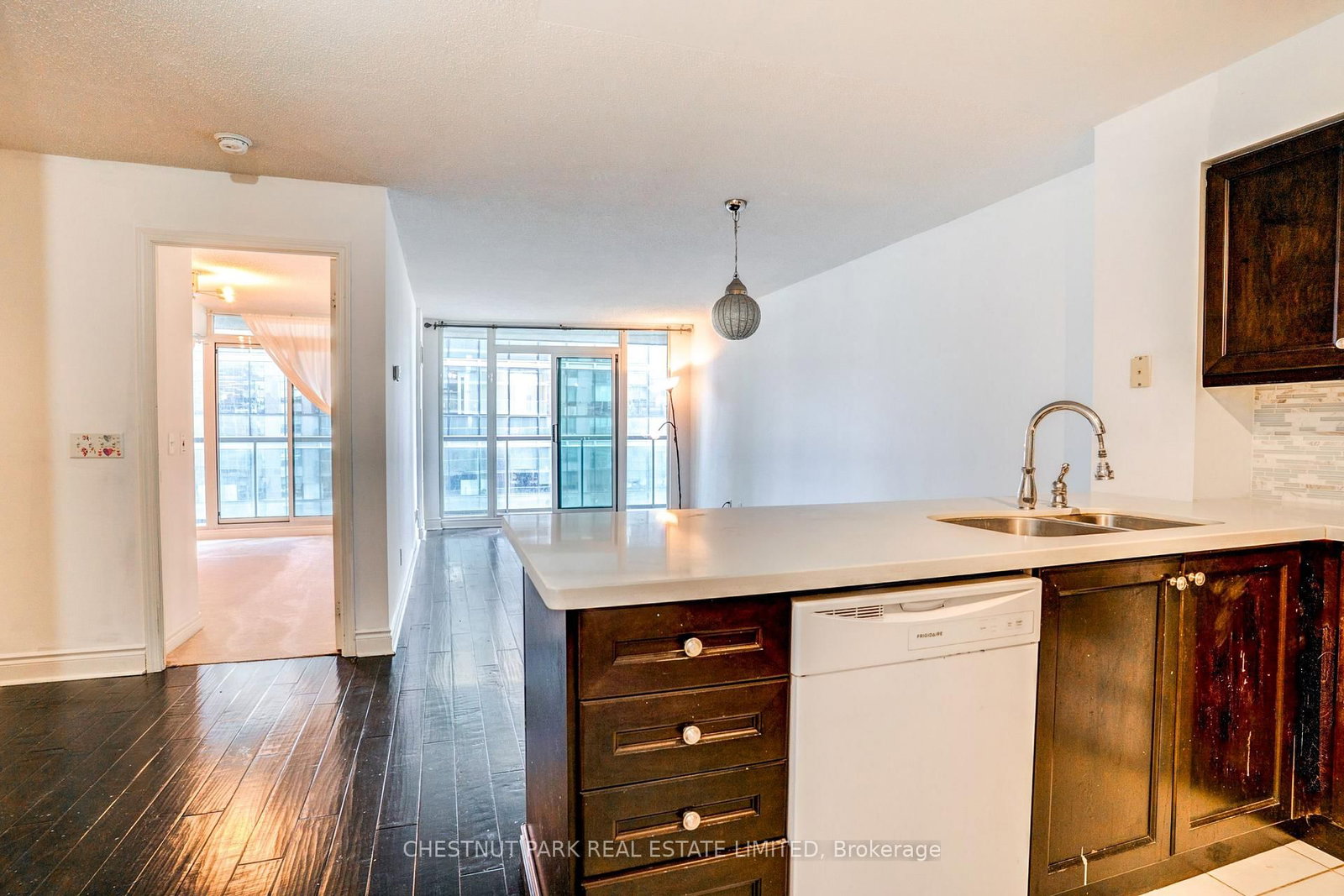 30 Grand Trunk Crescent • #1008 • Toronto, ON photo 6