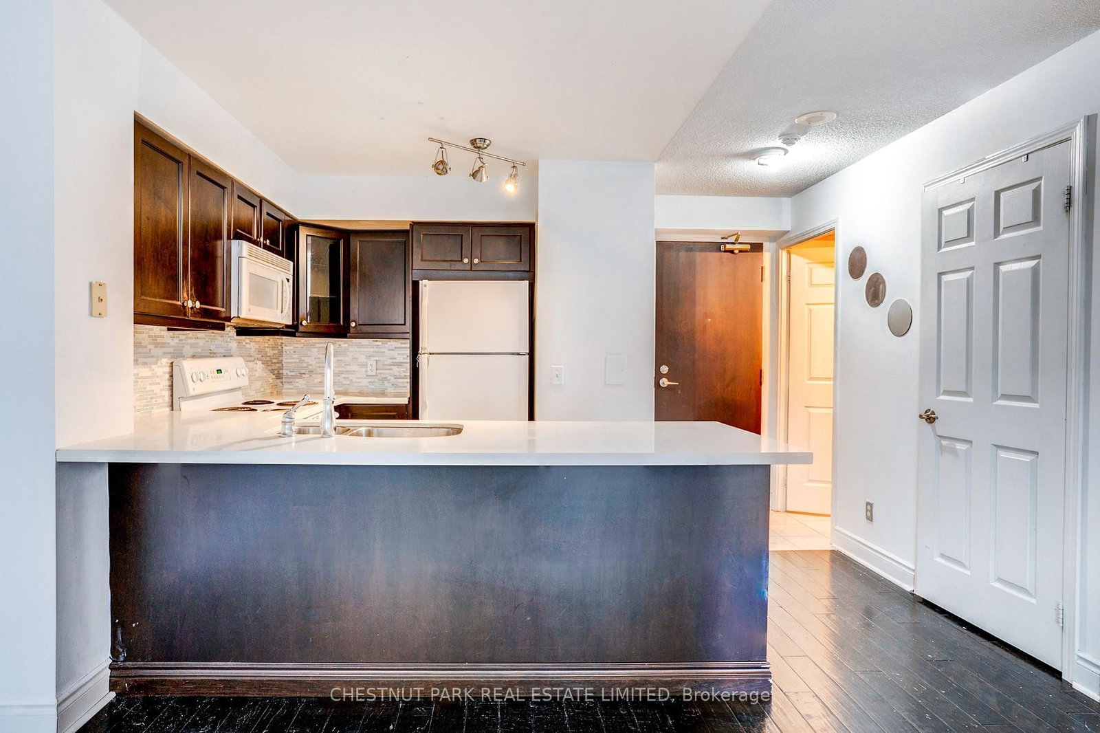 30 Grand Trunk Crescent • #1008 • Toronto, ON photo 8