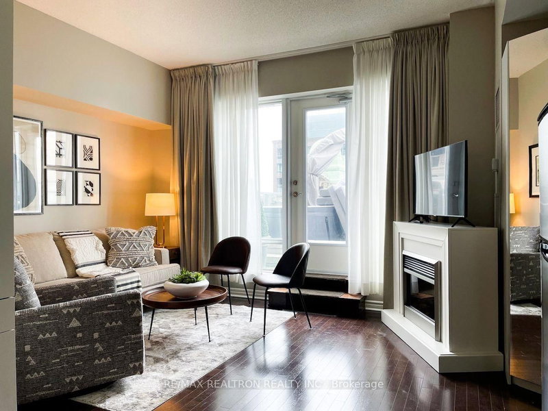 1809 - 1 King Street W
