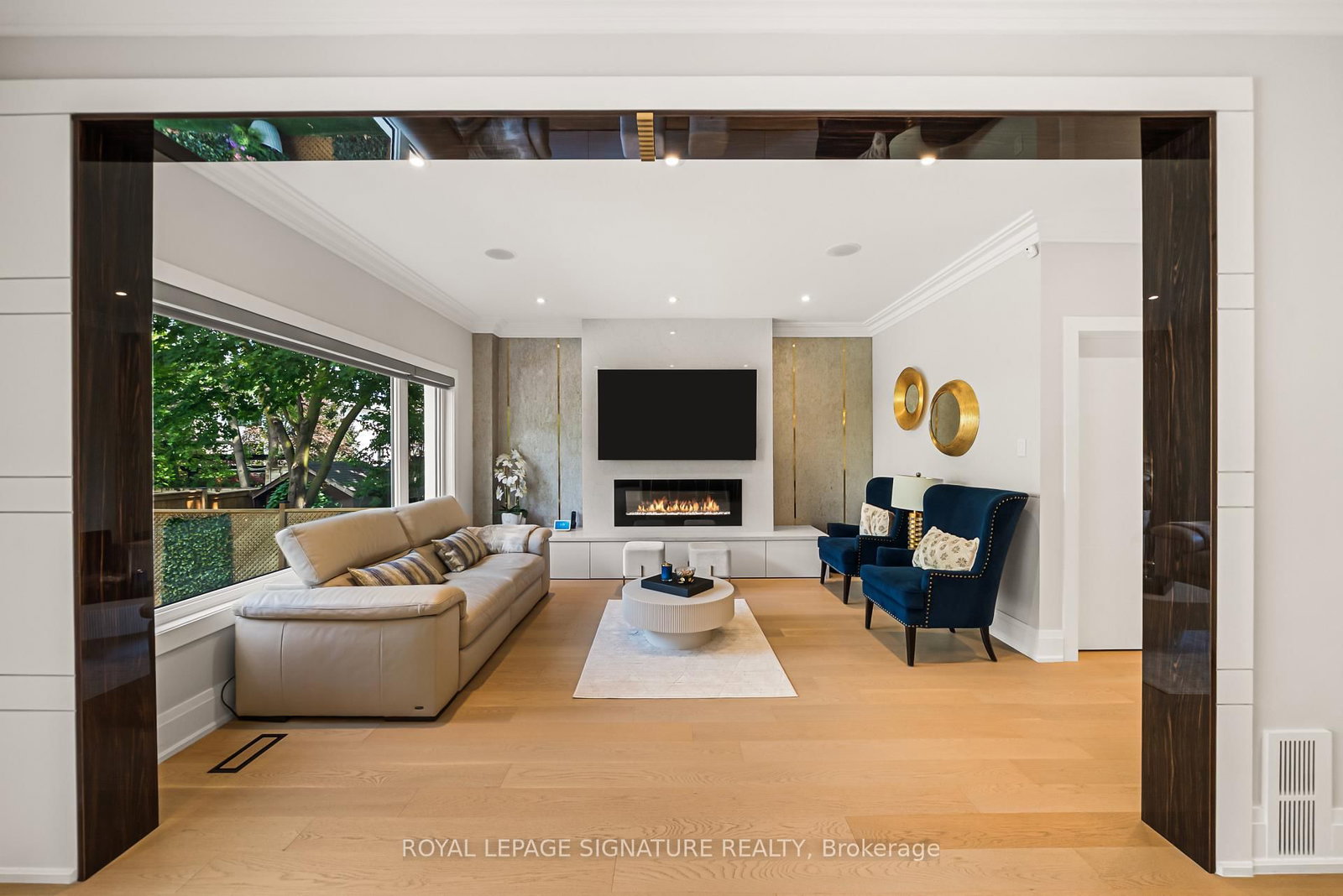 492 Old Orchard Grove • Toronto, ON photo 13