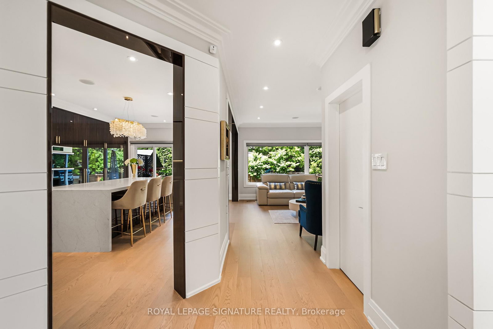 492 Old Orchard Grove • Toronto, ON photo 14