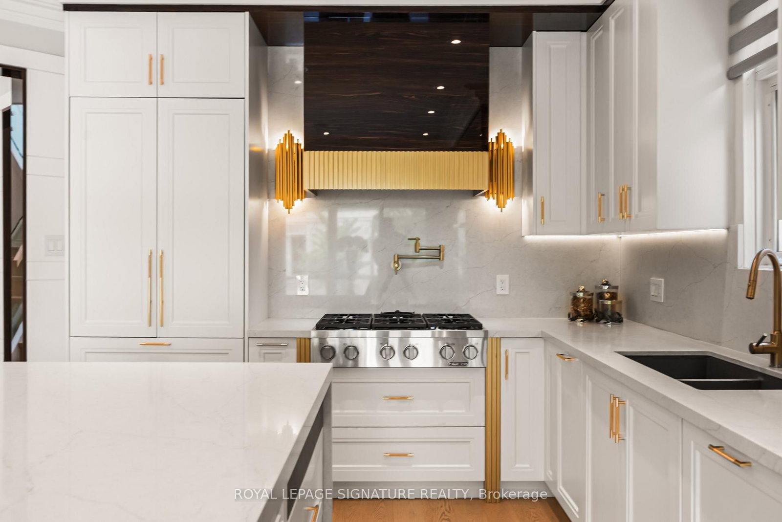 492 Old Orchard Grove • Toronto, ON photo 19