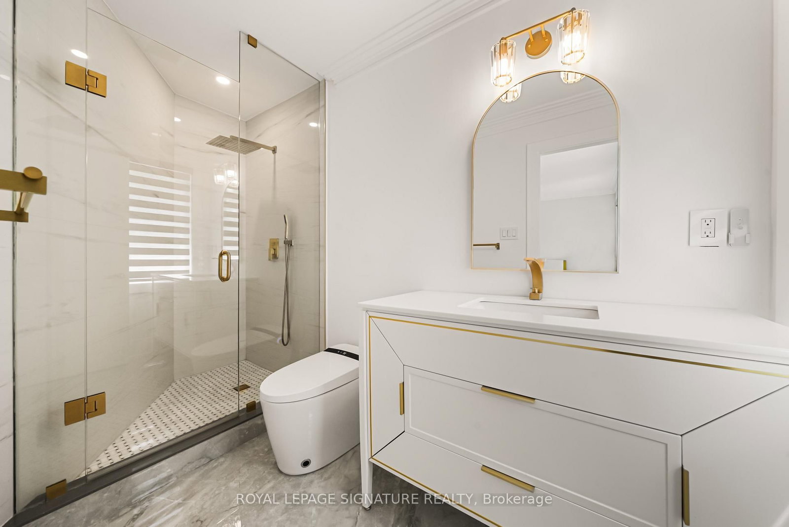 492 Old Orchard Grove • Toronto, ON photo 27
