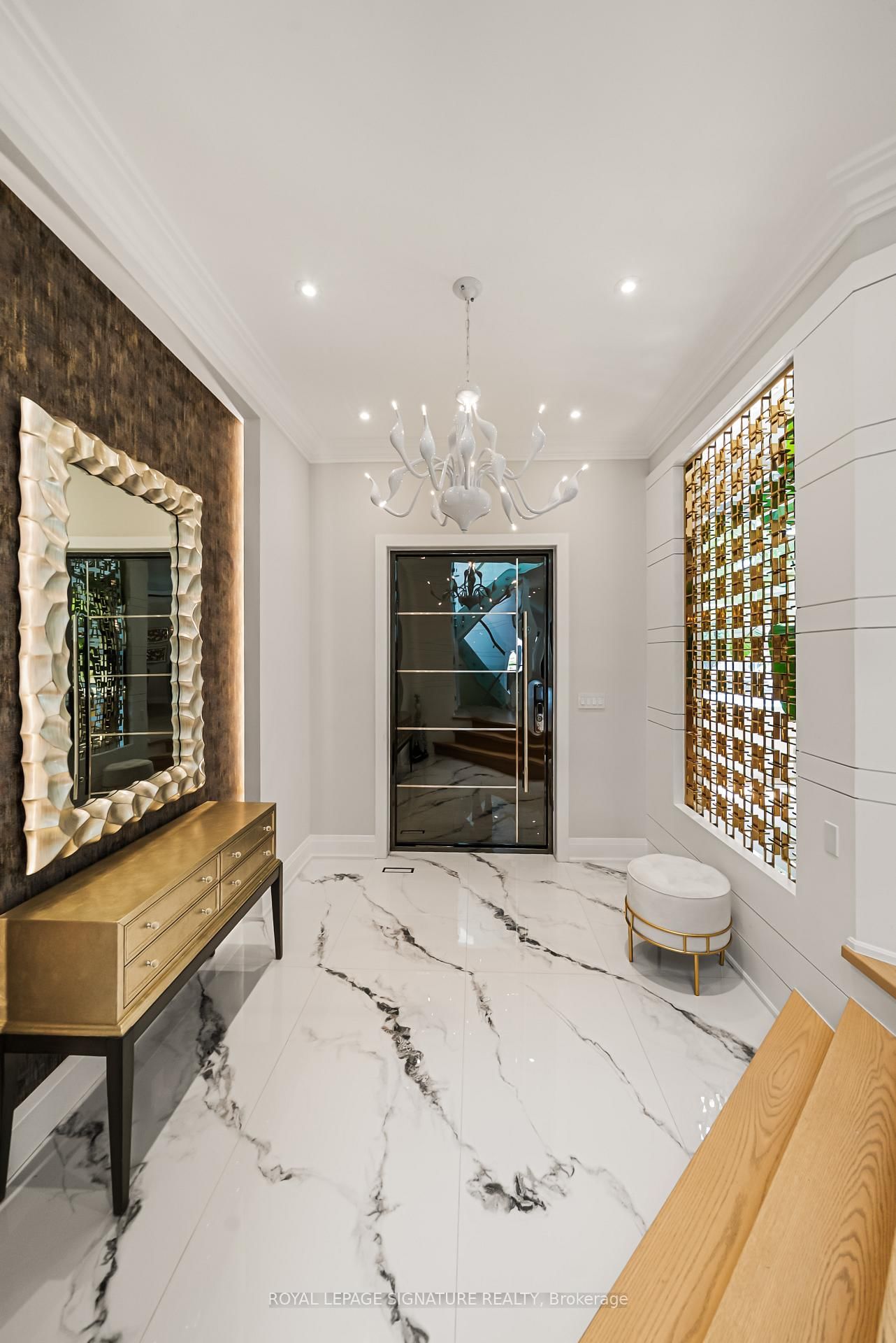 492 Old Orchard Grove • Toronto, ON photo 5