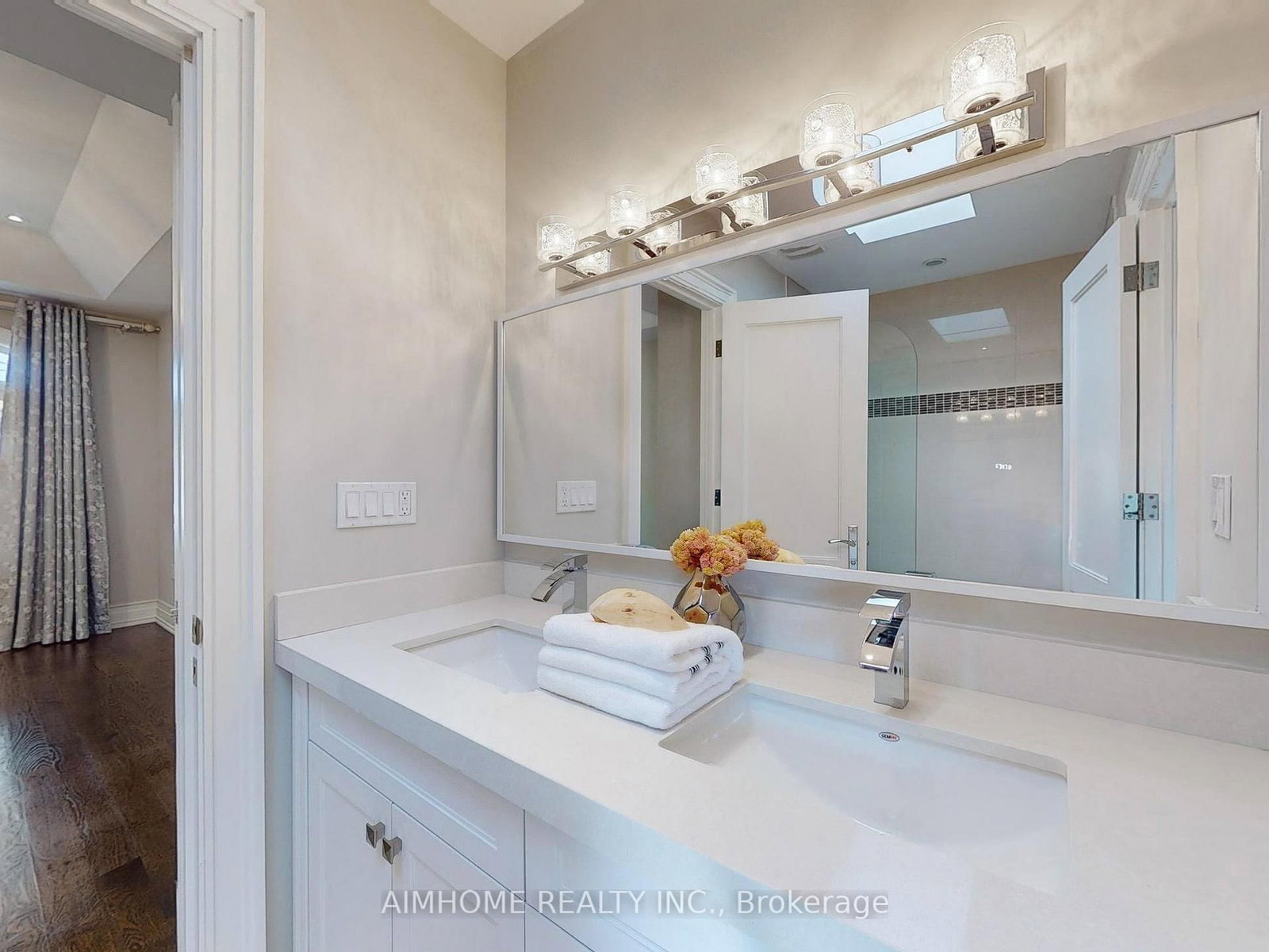 143 Kingsdale Avenue • Toronto, ON photo 25
