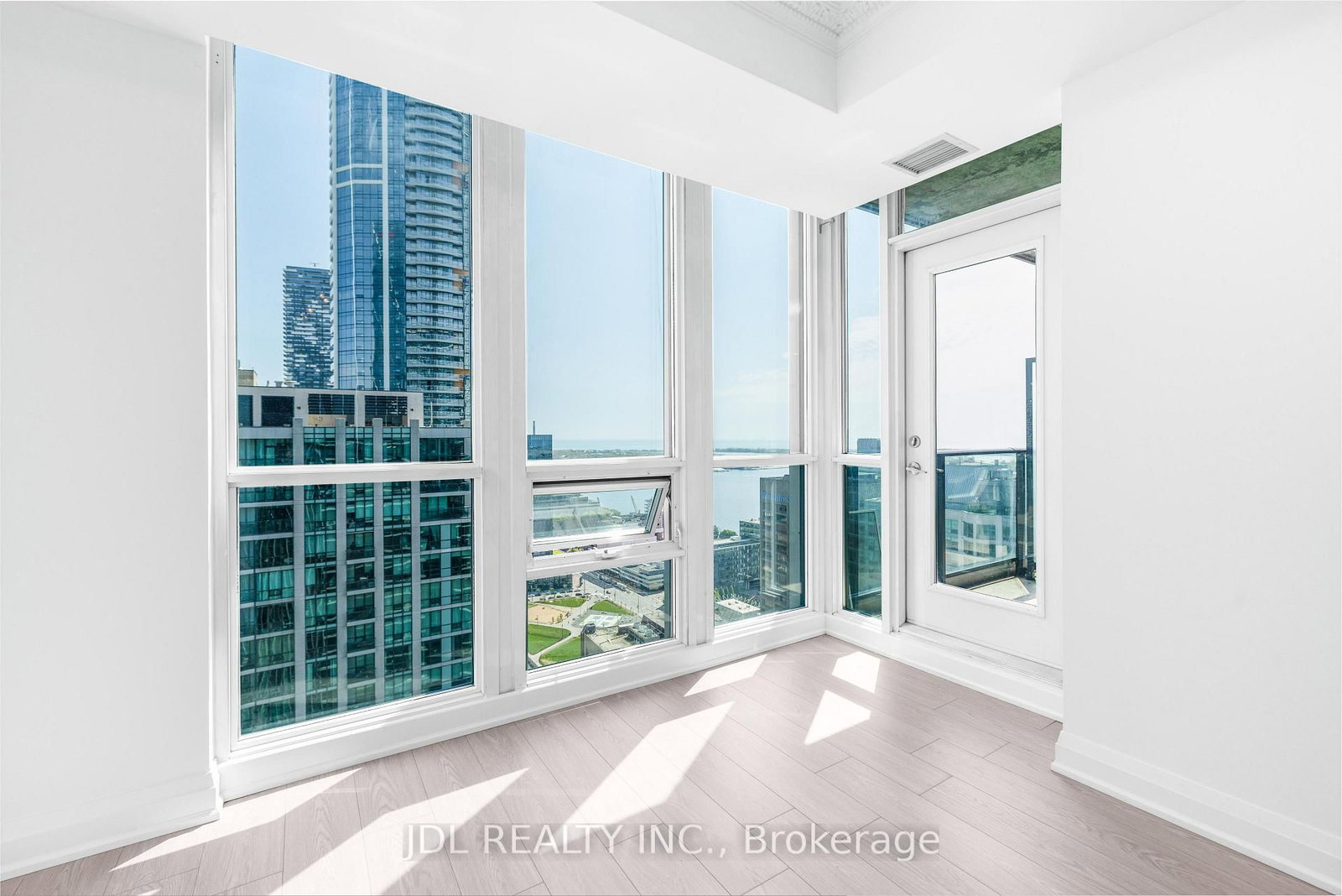 16 Harbour Street • #4006 • Toronto, ON photo 5