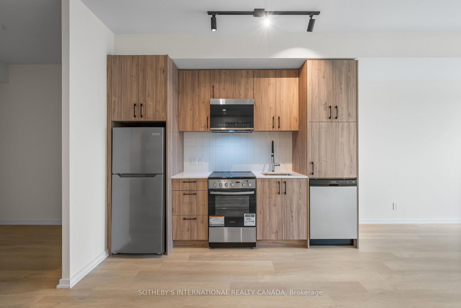 408 - 109 Erskine Avenue, Toronto 5