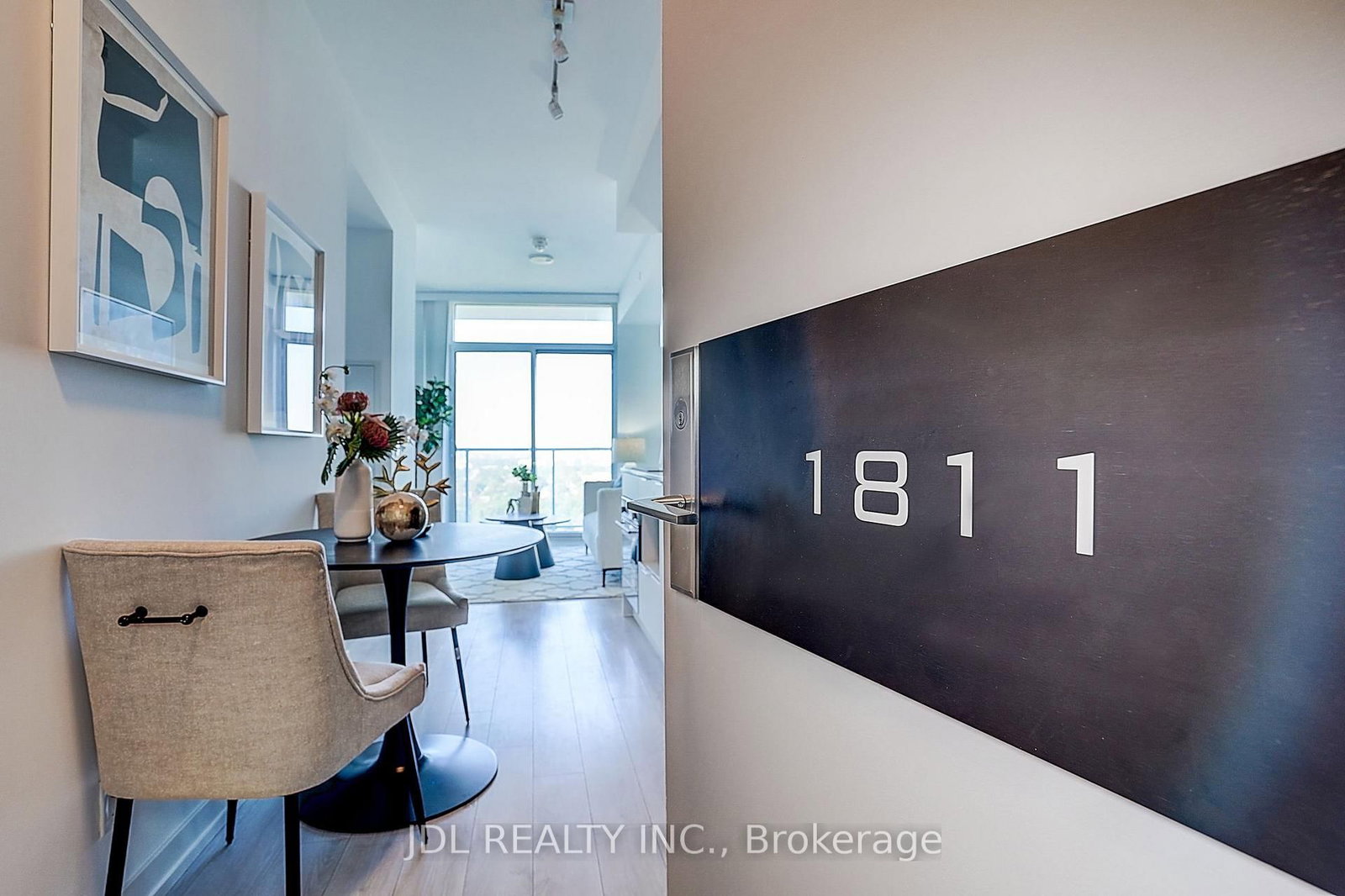 33 Helendale Avenue • #1811 • Toronto, ON photo 1