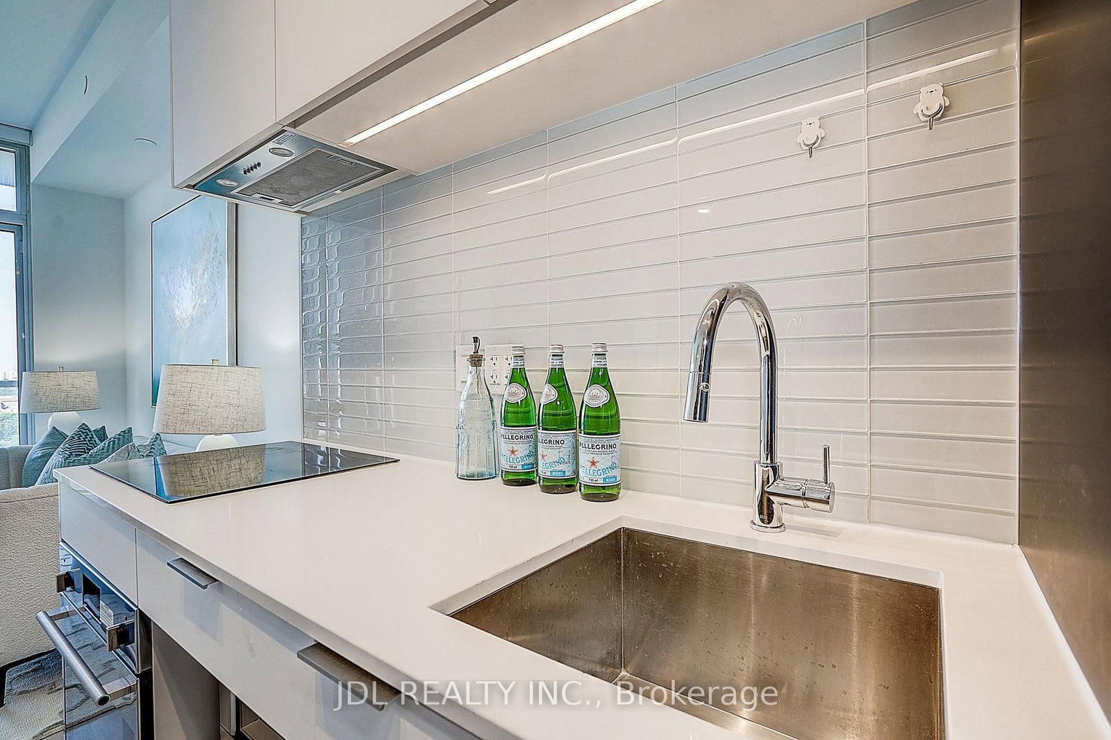 33 Helendale Avenue • #1811 • Toronto, ON photo 10