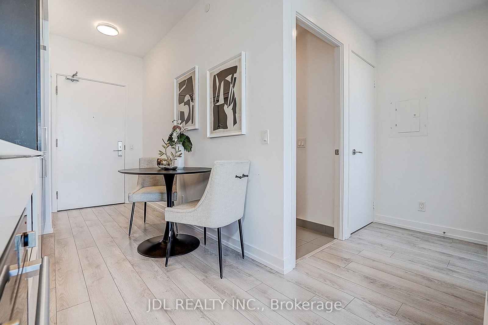 33 Helendale Avenue • #1811 • Toronto, ON photo 11