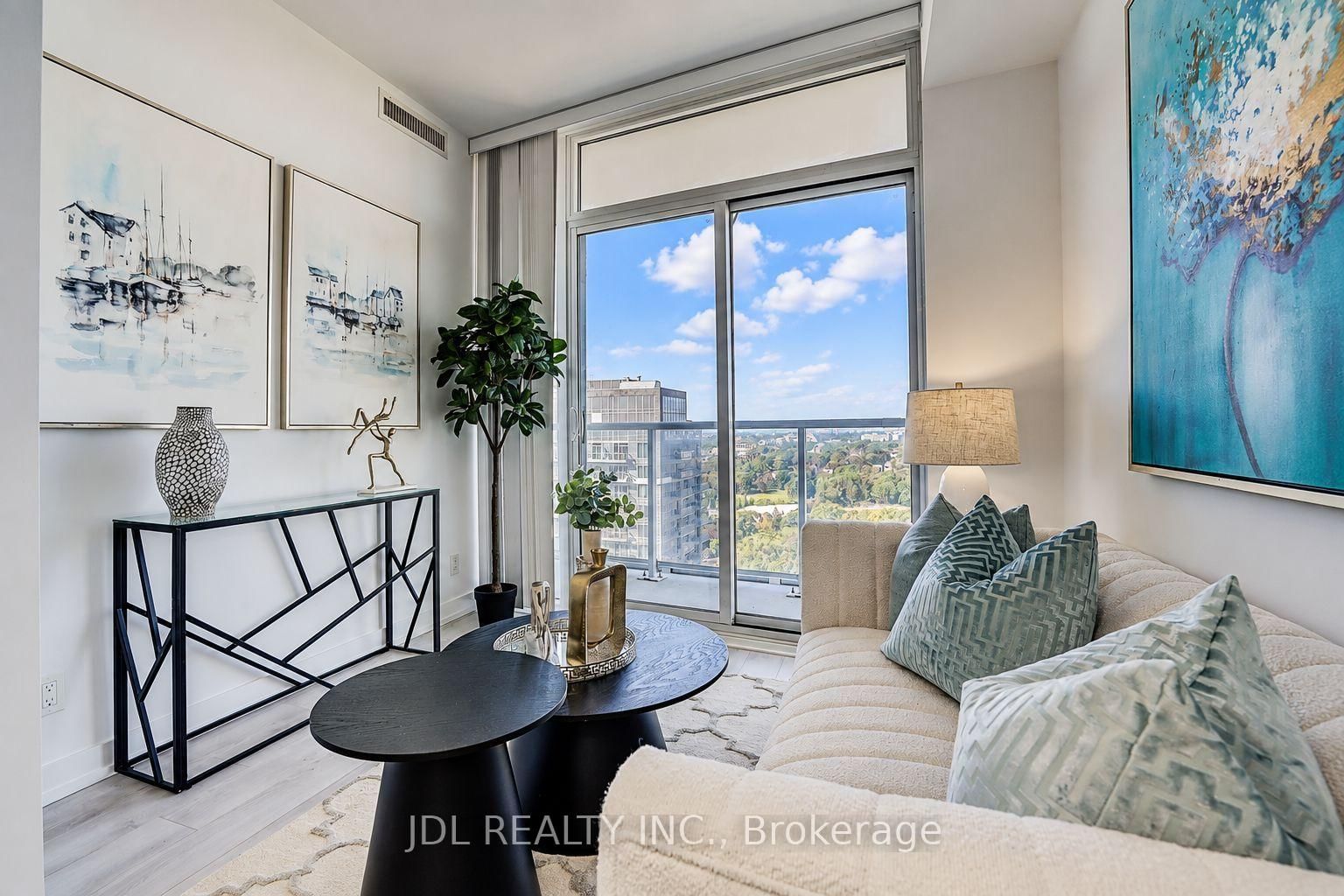 33 Helendale Avenue • #1811 • Toronto, ON photo 13