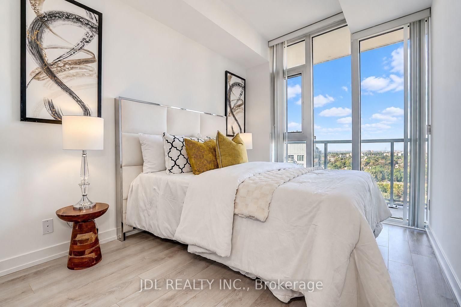 33 Helendale Avenue • #1811 • Toronto, ON photo 23