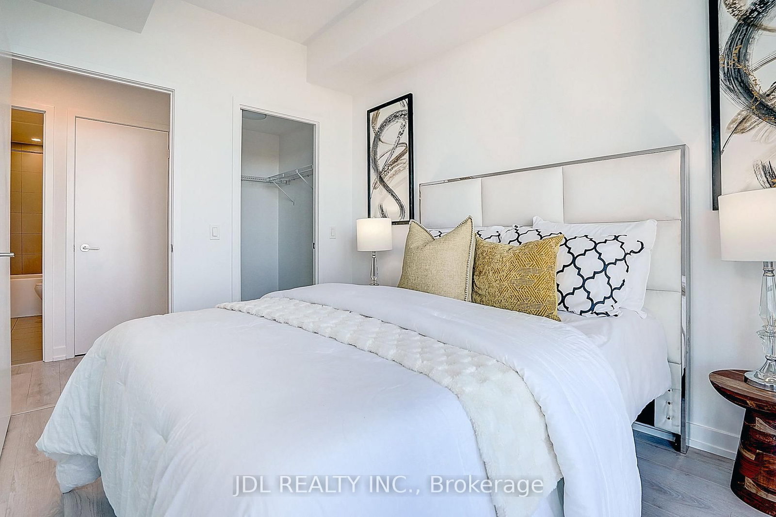 33 Helendale Avenue • #1811 • Toronto, ON photo 24