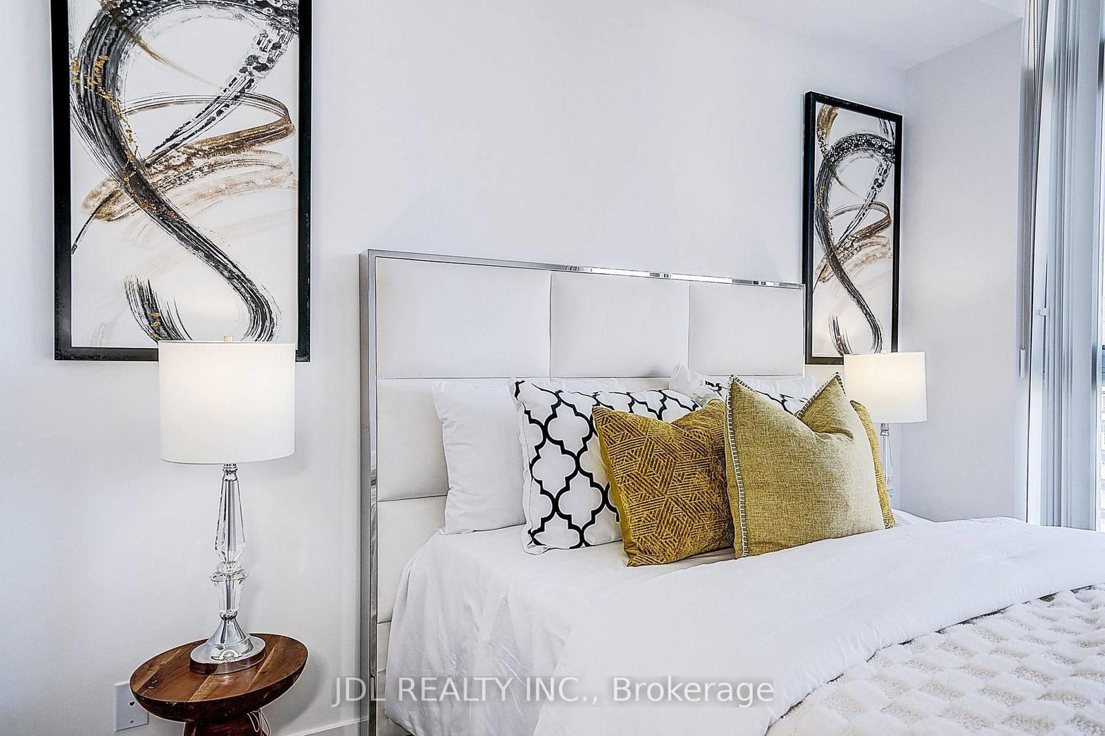 33 Helendale Avenue • #1811 • Toronto, ON photo 25