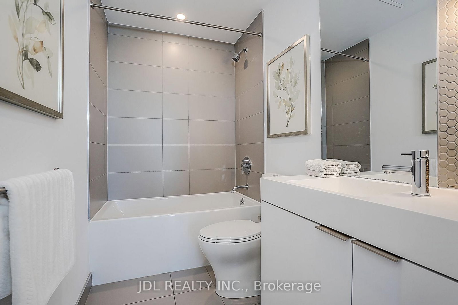 33 Helendale Avenue • #1811 • Toronto, ON photo 27