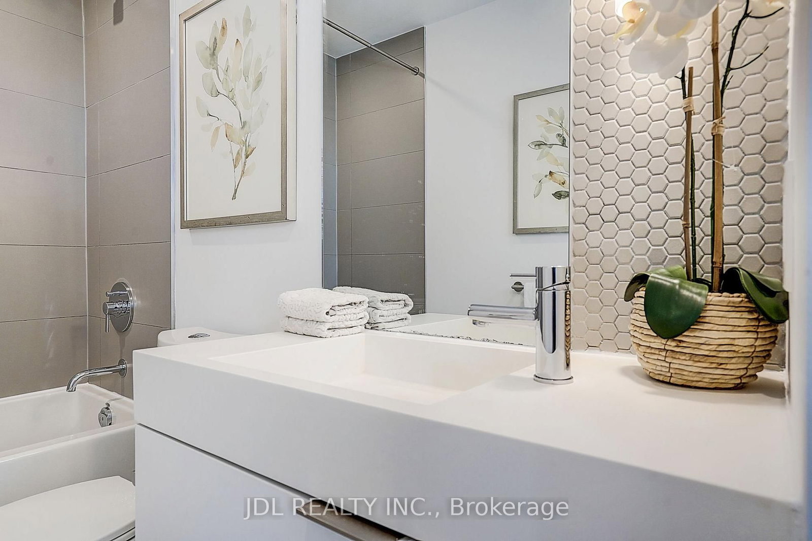 33 Helendale Avenue • #1811 • Toronto, ON photo 28
