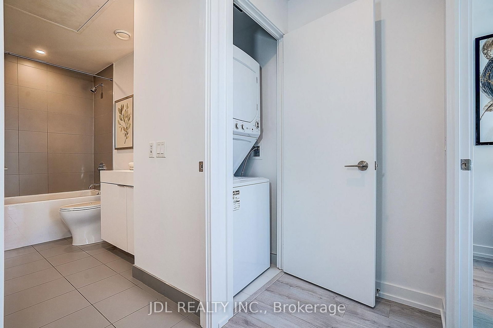 33 Helendale Avenue • #1811 • Toronto, ON photo 30