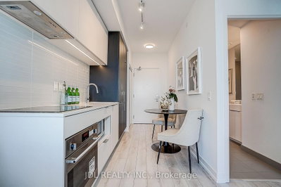 33 Helendale Avenue • #1811 • Toronto, ON photo 6