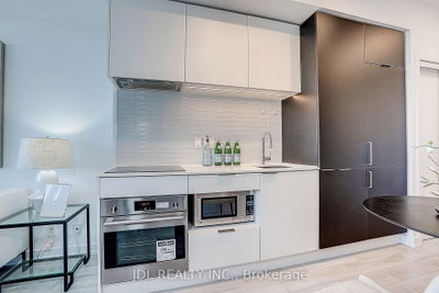33 Helendale Avenue • #1811 • Toronto, ON photo 8
