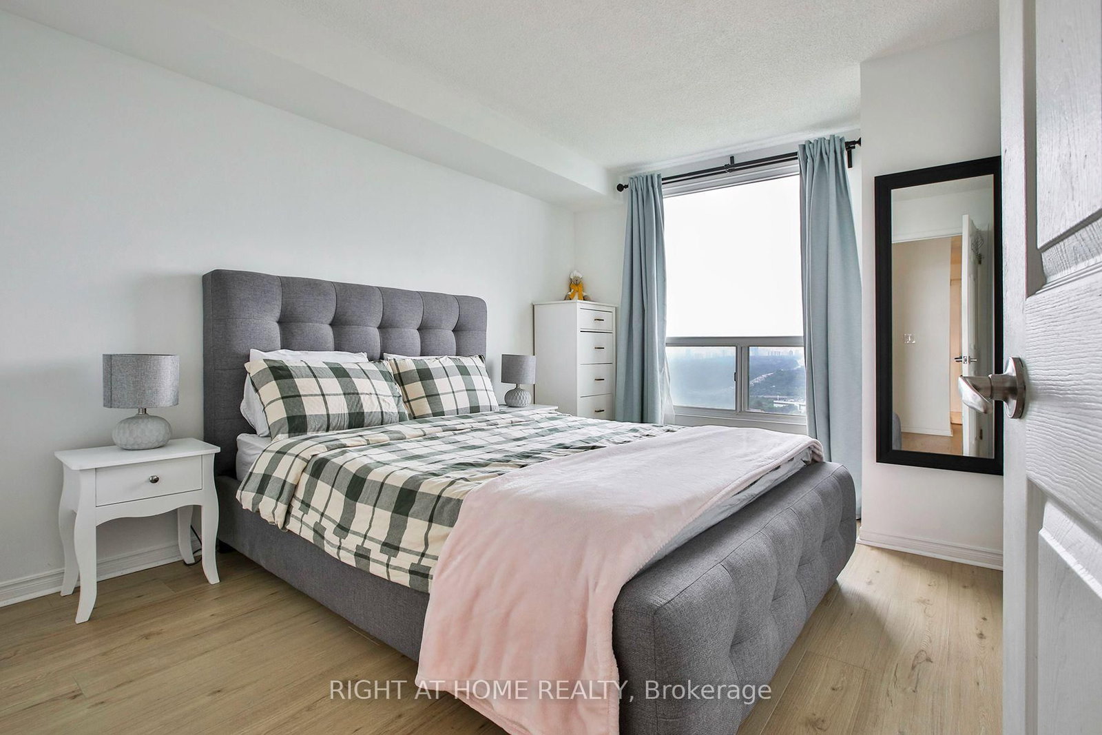 7 Concorde Place • #2212 • Toronto, ON photo 16