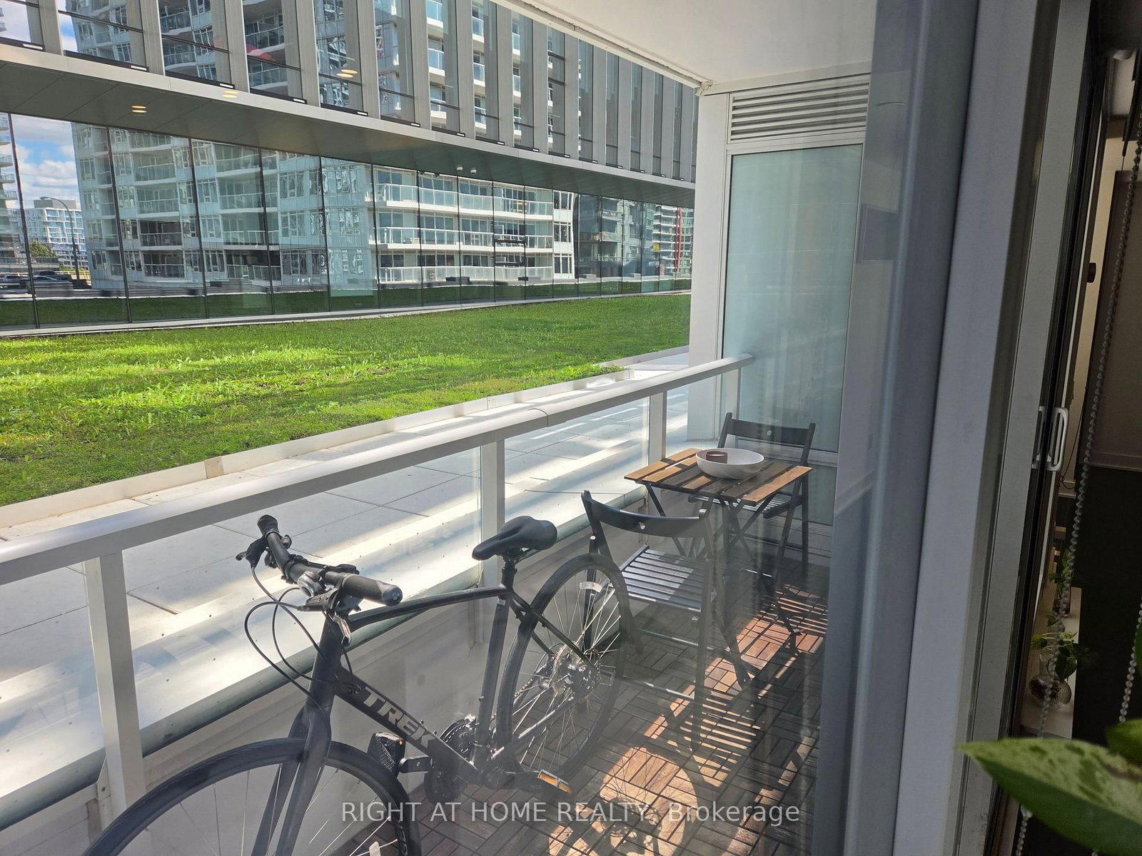 17 Bathurst Street • #602 • Toronto, ON photo 11