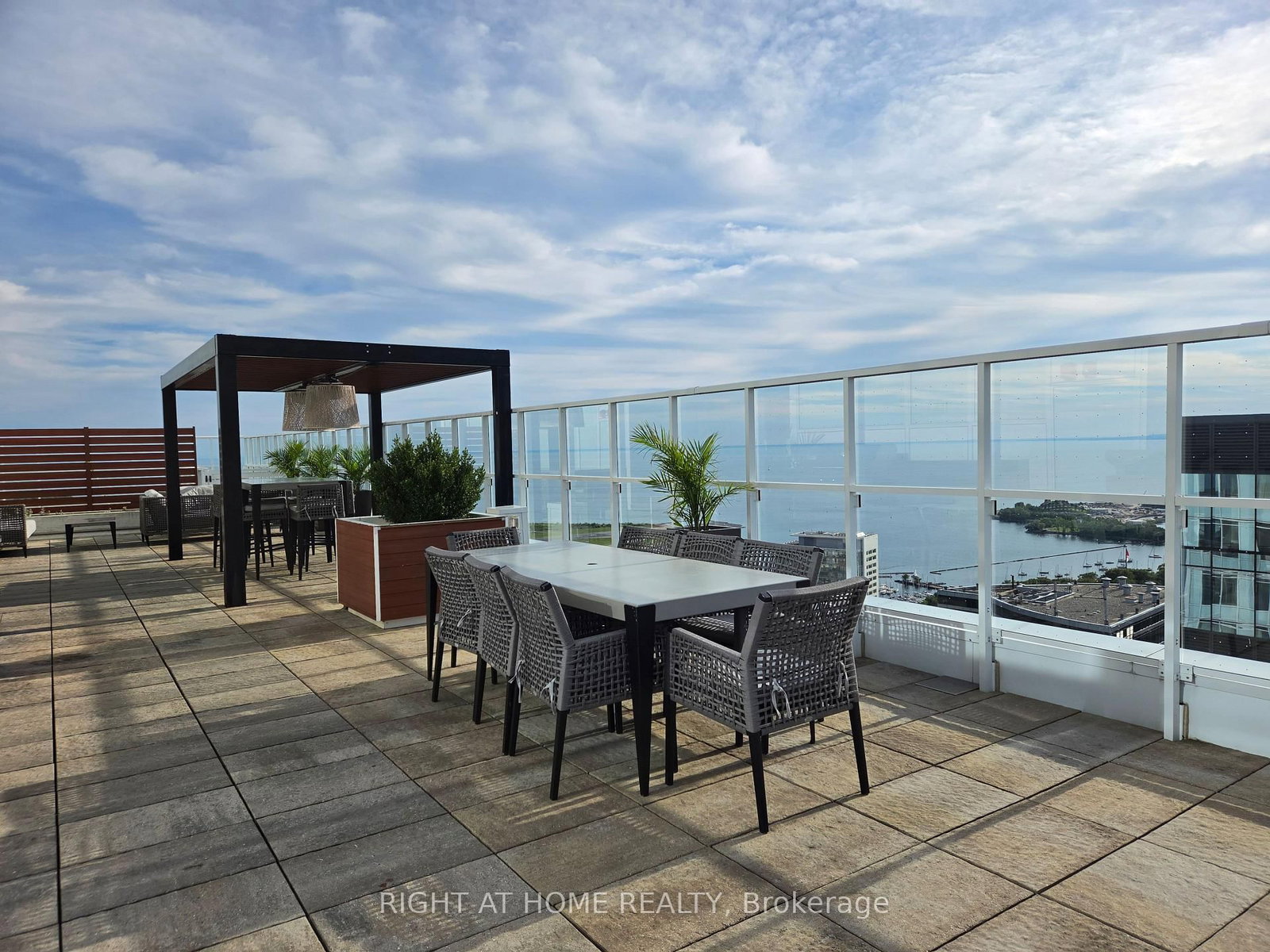 17 Bathurst Street • #602 • Toronto, ON photo 13