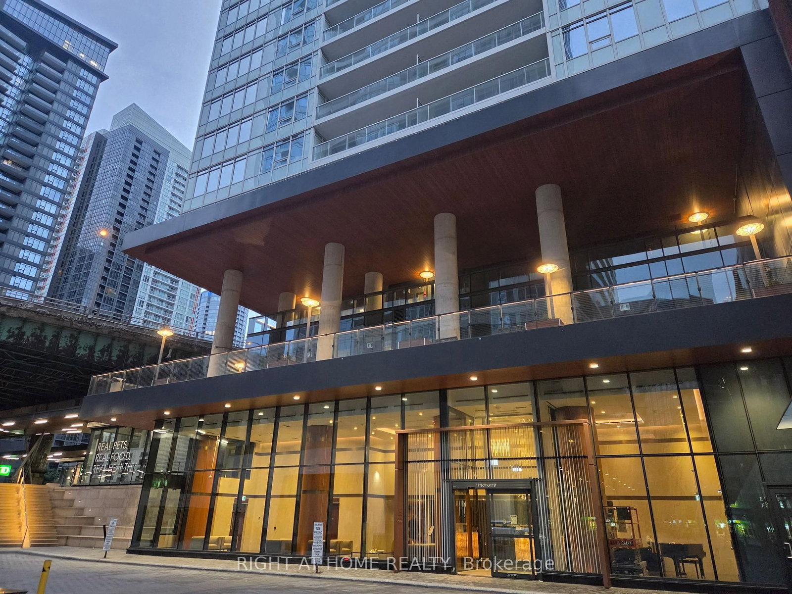 17 Bathurst Street • #602 • Toronto, ON photo 19