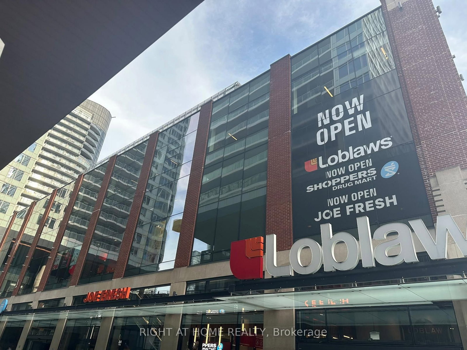 17 Bathurst Street • #602 • Toronto, ON photo 21