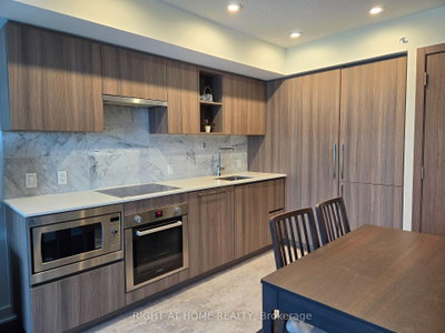 17 Bathurst Street • #602 • Toronto, ON photo 3