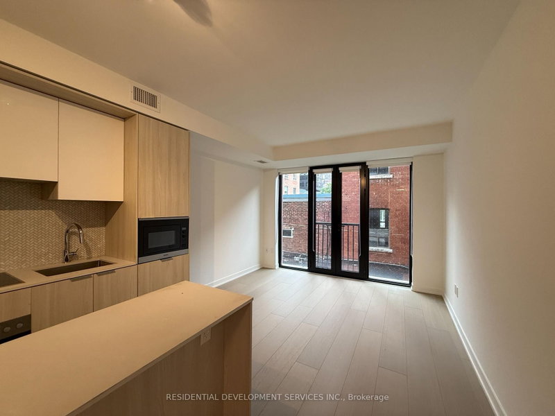 203 - 123 Portland Street